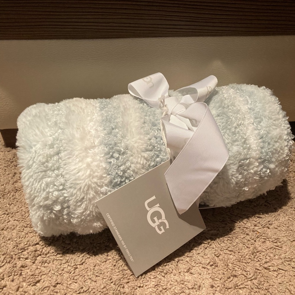 NWT UGG atlas baby blanket